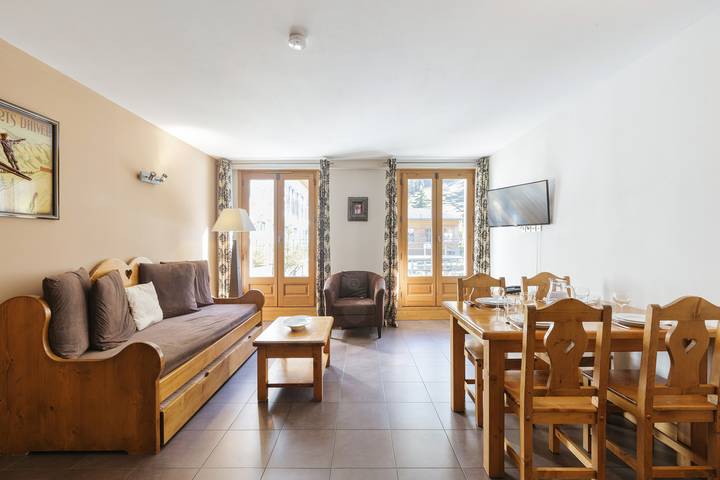 Location de vacances pour 4 personnes, avec terrasse ainsi que sauna et piscine, adapté aux familles à Vallorcine