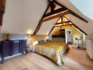 Gîte pour 2 personnes, avec terrasse ainsi que vue et jardin dans Office De Tourisme De Bayeux