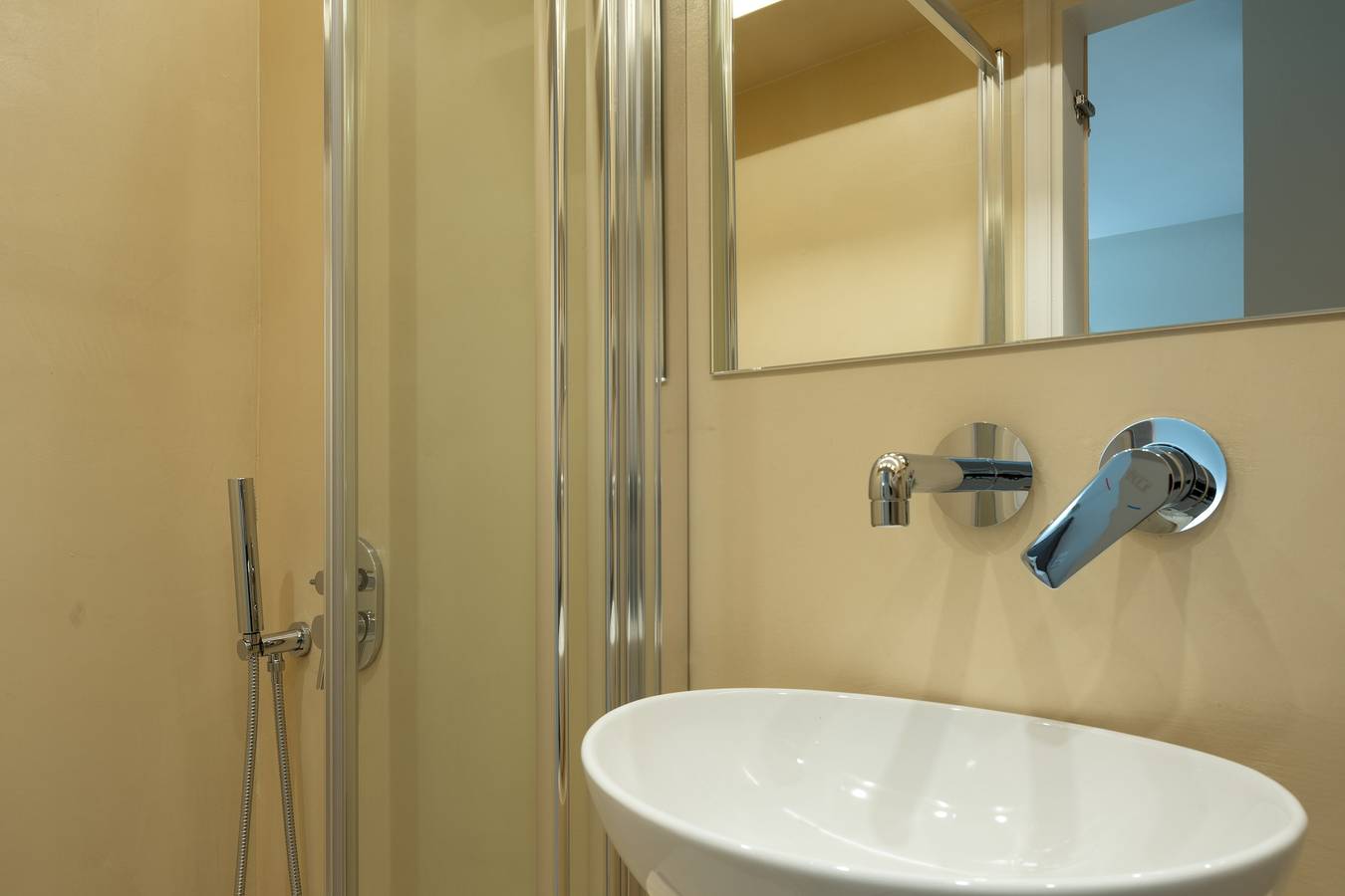 Kamer 'Lower Level 6' met gedeeld terras, wifi en airconditioning, foto 9