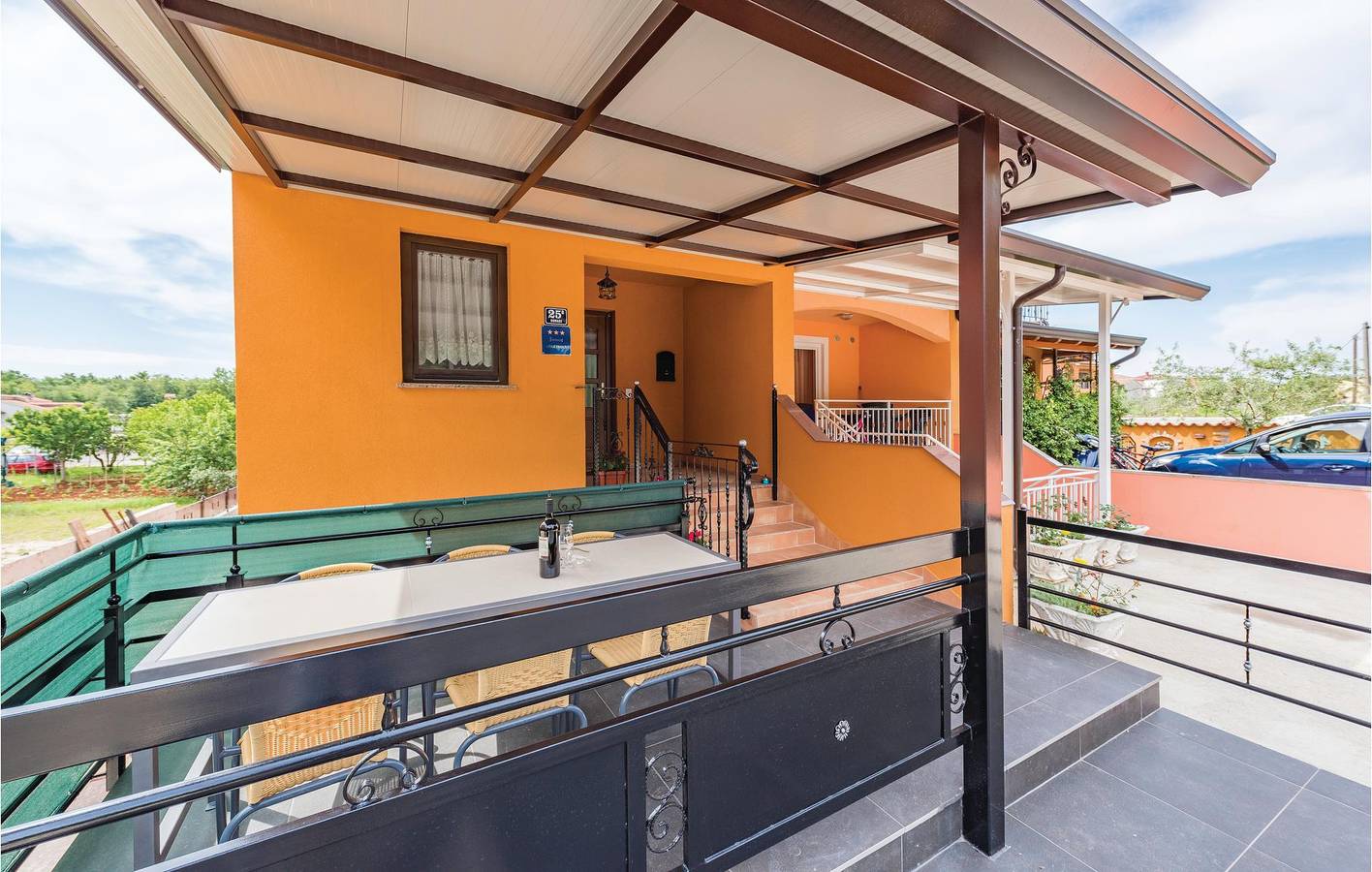 Ganze Ferienwohnung, Gemütliche 2-Zimmer-Wohnung mit Terrasse, Parkplatz und WLAN in der Nähe von Baderna in Grad Poreč, Porec und Umgebung