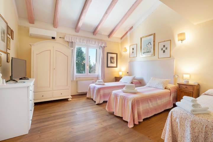 Room for 3 people, with garden - 1