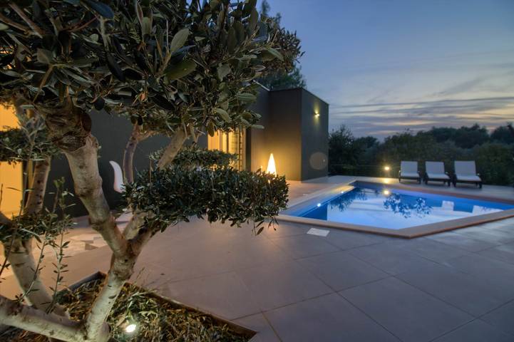 Villa für 10 Personen, mit Terrasse und Pool sowie Balkon/Terrasse in Medulin - 2