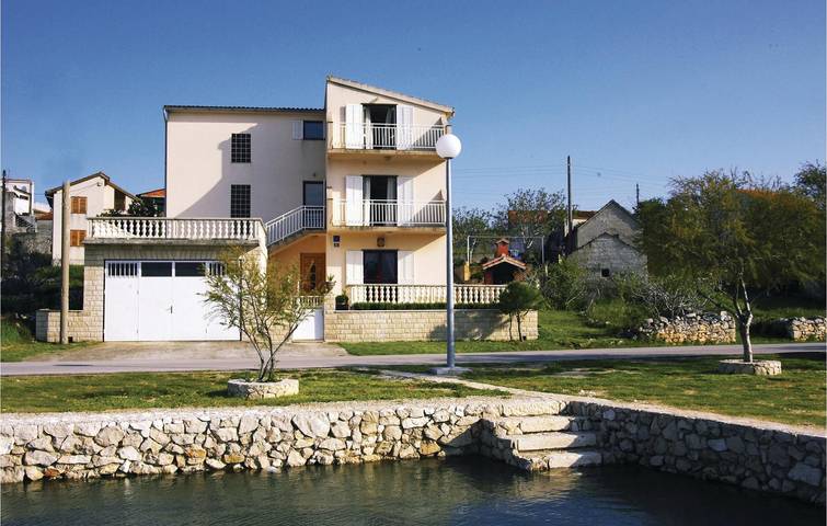 Gîte pour 4 personnes, avec Terrasse à Zaboric