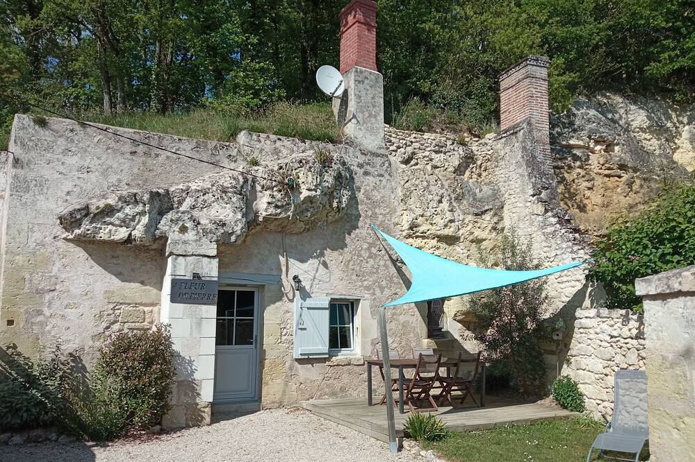 Gite troglodyte A fleur de pierre in La Croix-en-Touraine, Région de Tours