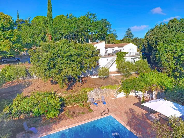 Gîte pour 8 personnes, avec piscine, adapté aux familles
