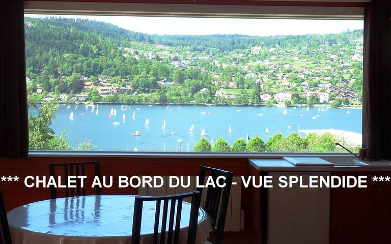 Chambre d’hôte pour 4 personnes, avec Terrasse ainsi que Piscine et Vue sur le lac