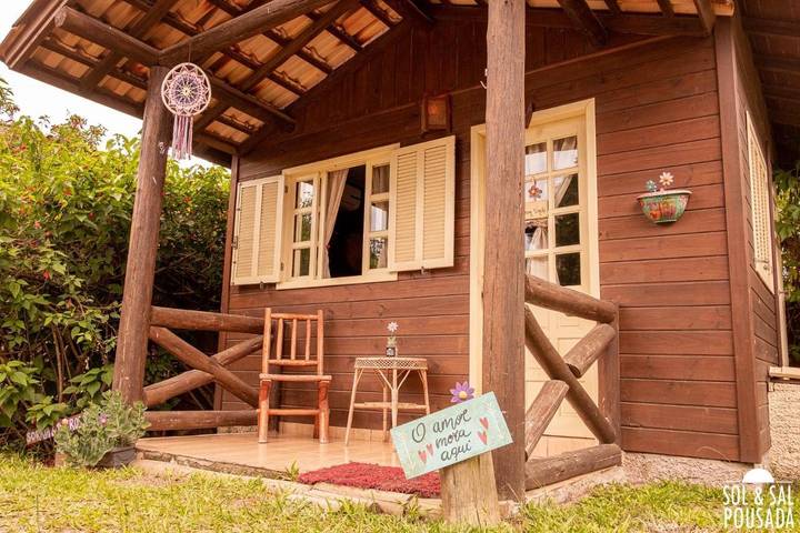 Pousadas para 4 pessoas, com jardim e vista e ainda piscina, adaptado a crianças na Praia do Rosa