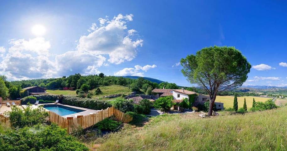 Location de vacances pour 27 personnes, avec jardin ainsi que vue et piscine, animaux acceptés à Châteauneuf-Val-Saint-Donat - 2