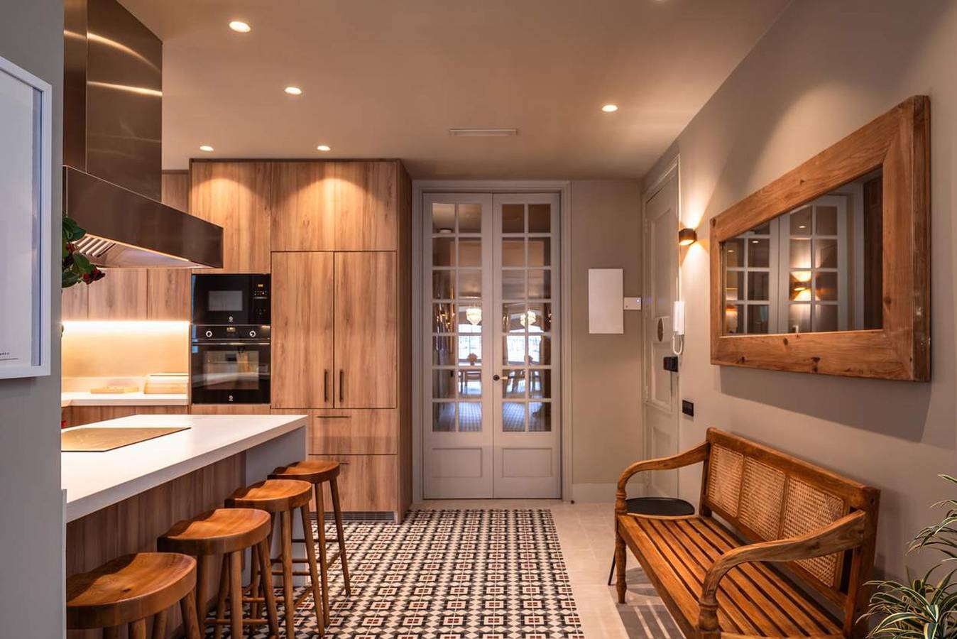 Entire apartment, Lovely 6 Br Flat in L'Eixample in Barcelona Centre, Barcelona