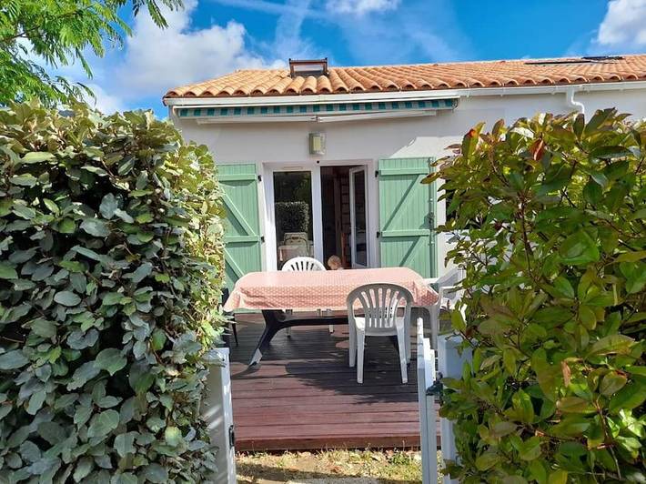 Gîte pour 4 personnes, avec piscine et jardin dans Plage Sainte-Anne