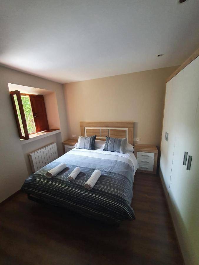 Casa de vacaciones para 17 personas, con jacuzzi y balcón en Las Merindades - 2