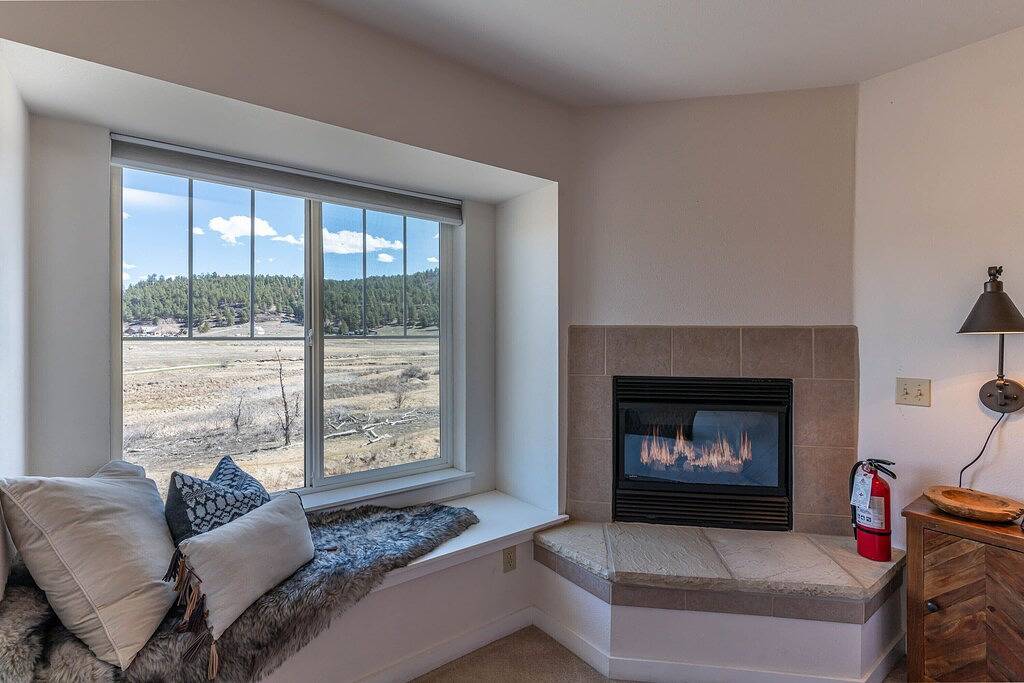 Town Home On The River. A/C. Views. Fish. Hot Springs. Walk To Town . in Pagosa Springs, San Juan National Forest