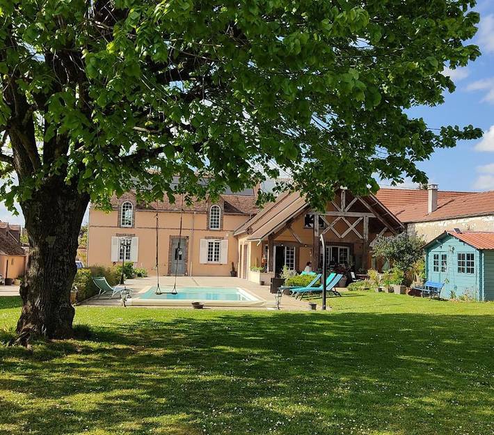 Chambre d’hôte pour 2 personnes, avec Terrasse et Jacuzzi ainsi que Jardin et Piscine à Villeperrot