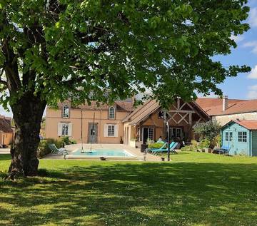Chambre d’hôte pour 2 personnes, avec vue ainsi que piscine et jardin dans Yonne