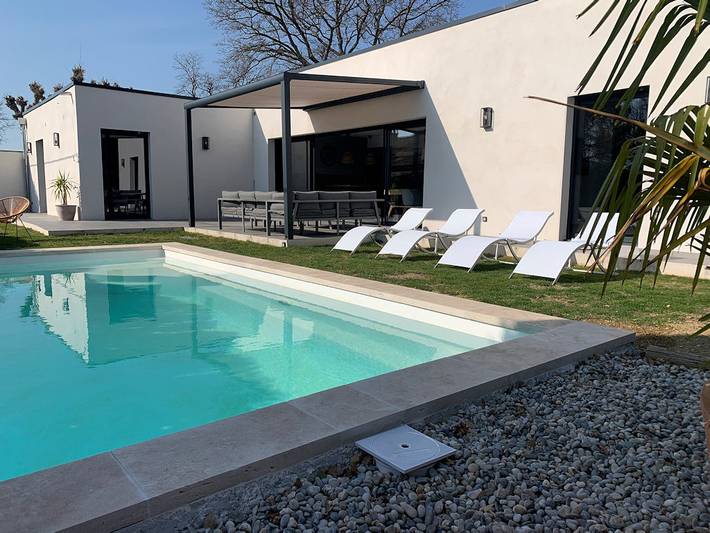 Gîte pour 6 personnes, avec piscine ainsi que terrasse et jardin à Saint-Marcellin-lès-Vaison