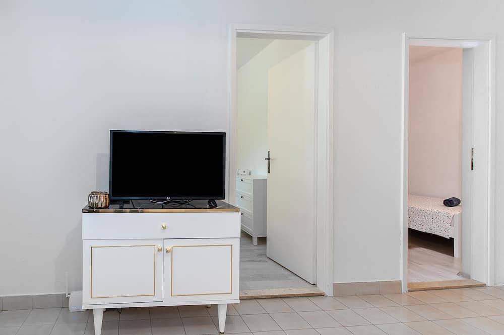 Cozy home in Rogoznica with Wifi in Rogoznica, Šibenik-Knin