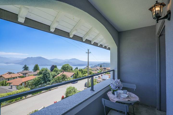 Ferielejlighed for 6 personer, med jacuzzi og have samt balkon i Lago Maggiore