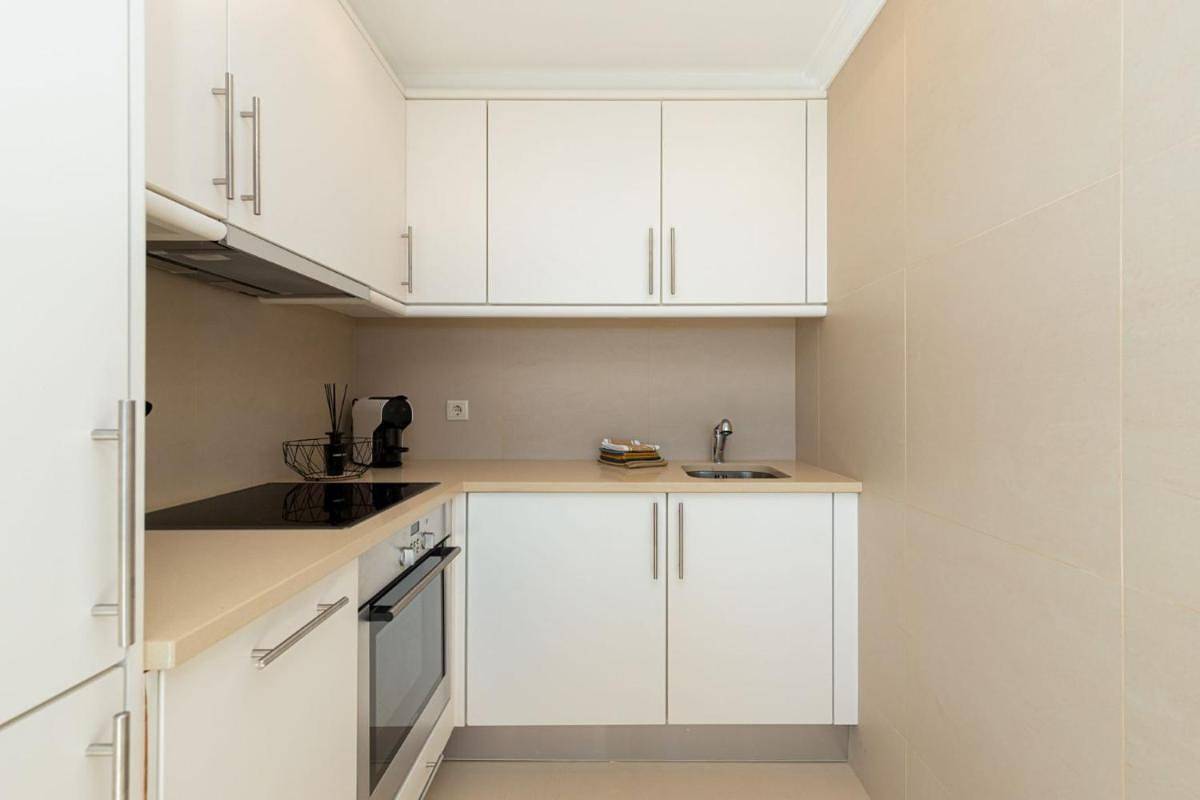 Entire apartment, Snazzy Varandas do Castelo One Bedroom Apartment with Sea View sleeps 2persons in Albufeira, Faro District