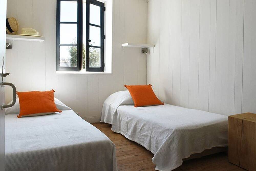Casa con Encanto en Les Portes-en-Ré: Patio Soleado, Wifi, y Cerca de la Playa in Les Portes-en-Ré, Isla de Ré