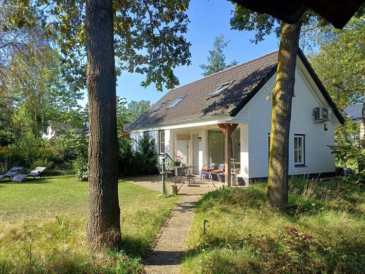 Ferienwohnung für 2 Personen, mit Terrasse und Garten sowie Ausblick
