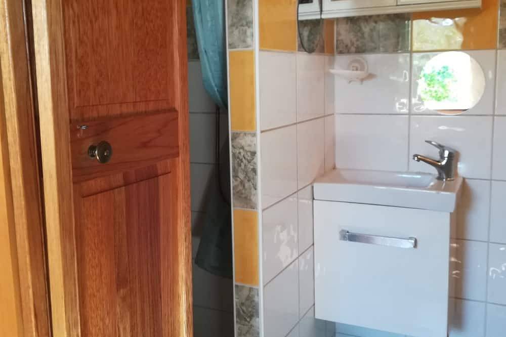 Petit gîte cosy avec cheminée et jardin clos, Monts d'Arrée, à 30 min de la mer in Scrignac, Région de Châteaulin