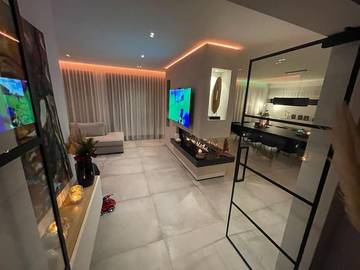 Gîte pour 14 personnes, avec jardin et terrasse, animaux acceptés à La Louvière