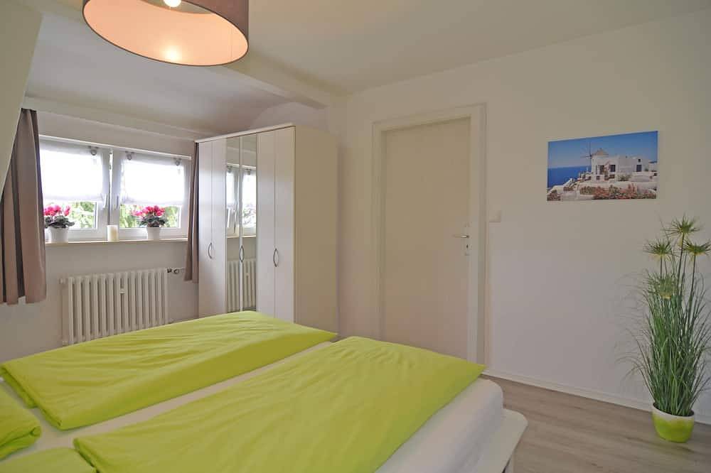 Ganze Wohnung, Ca.70m2 Fewo für 2 Personen. Balkon mit Waldblick. Strandnähe. Potsdam 2 Km. in Geltow, Schwielowsee