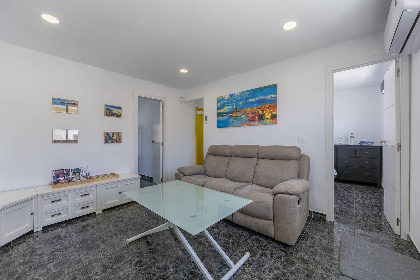 Apartamento entero, Apartamento 'Zapillo' con Wi-Fi y aire acondicionado in Almería, Costa de Almería