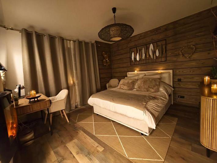 Chambre d’hôte pour 2 personnes, avec Jacuzzi et Terrasse ainsi que Jardin et Piscine