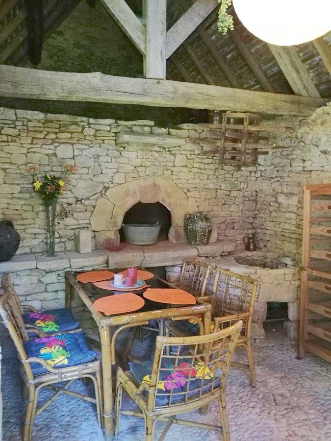 Gîte pour 3 personnes, avec terrasse ainsi que piscine et jardin à Saint-Amand-de-Coly - 3