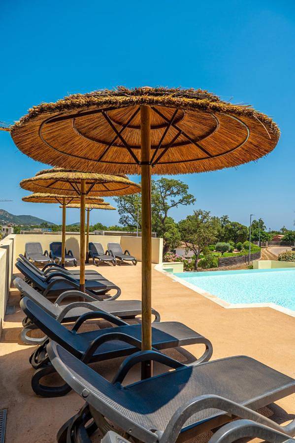 Location de vacances pour 8 personnes, avec jardin ainsi que terrasse et piscine dans Sainte-Lucie de Porto-Vecchio - 4