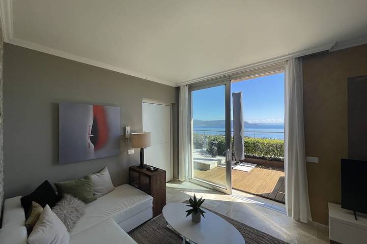 Ganze Wohnung, Deluxe Sunrise Sky Terrace, Designapartment & Fantastic Lake View M1 in Toscolano-Maderno, Gardasee-Berge