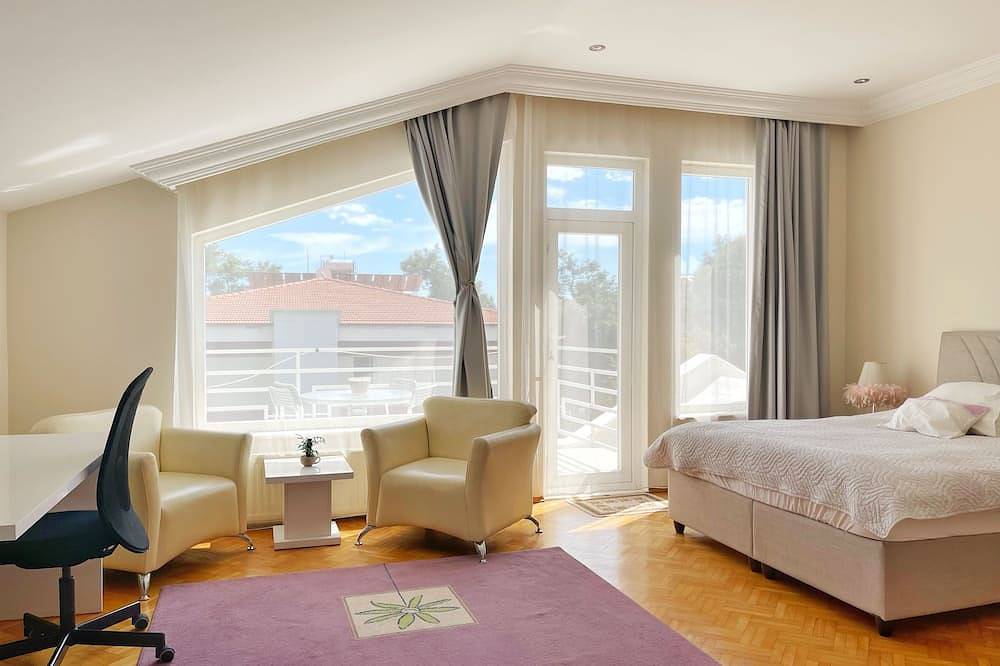 Apartamento entero, Luxury 5 room duplex maisonette with roof terrace (7 min. walk to Konyaalti beach) in Antalya, Provincia de Antalya