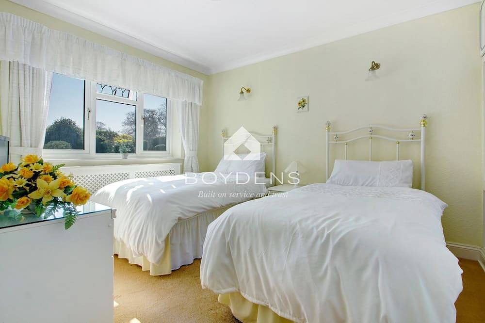 Wix, with its rolling countryside and reputation as a peaceful village, perfect for a rural stay in Essex