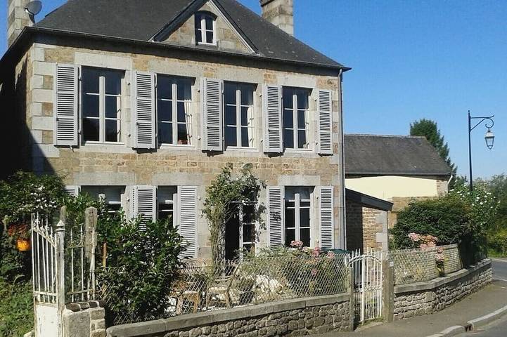 Location de vacances pour 11 personnes, avec jardin et terrasse à Saint-Sever-Calvados