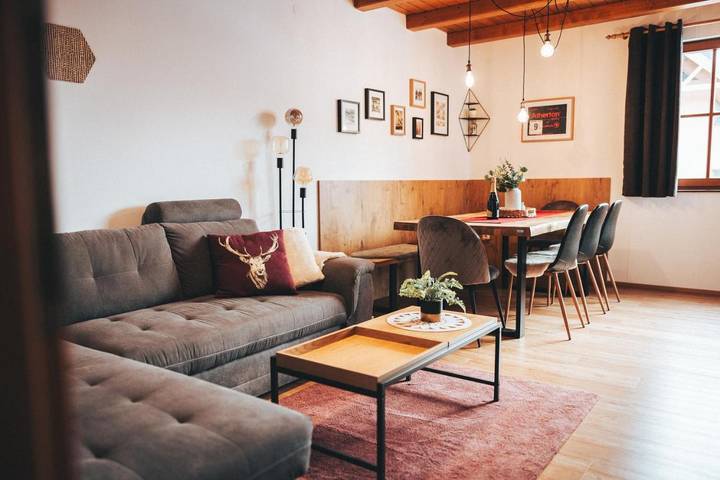 Ferienwohnung für 8 Personen, mit Pool und Balkon sowie Ausblick
