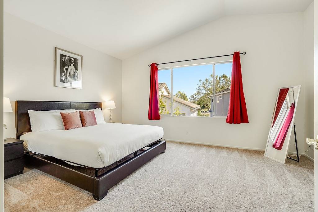 Spacious 4Br 3Ba | King Bed | Private Yard | Sf Bay Area in Hayward (CA), Silicon Valley