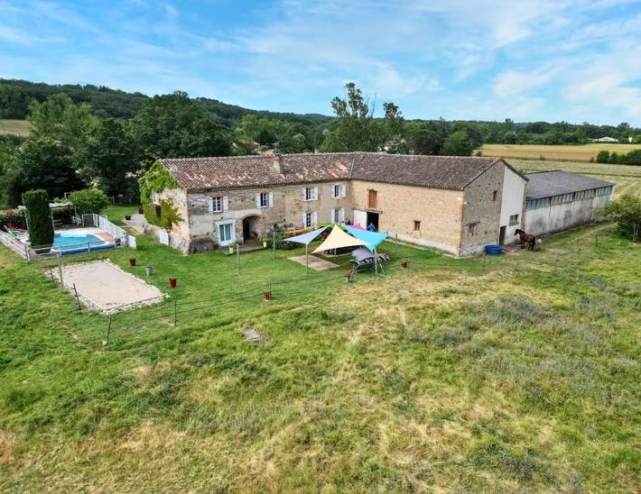Maison de vacances pour 6 personnes, avec Terrasse ainsi que Jardin et Piscine à Graulhet