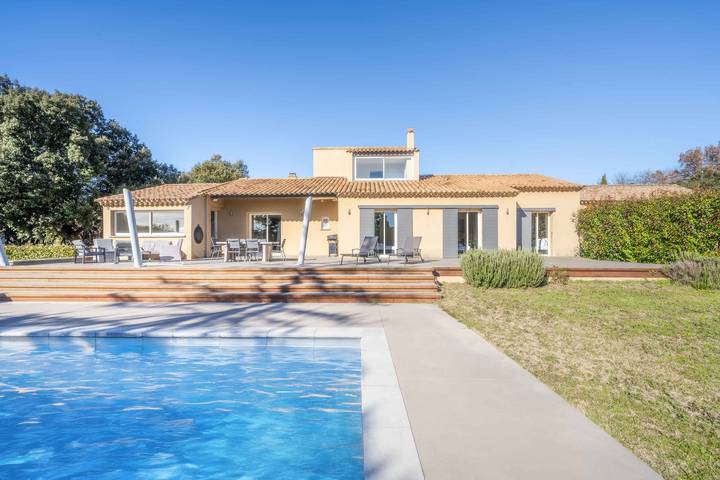 Maison de vacances pour 8 personnes, avec Terrasse ainsi que Jardin et Piscine à Grignan