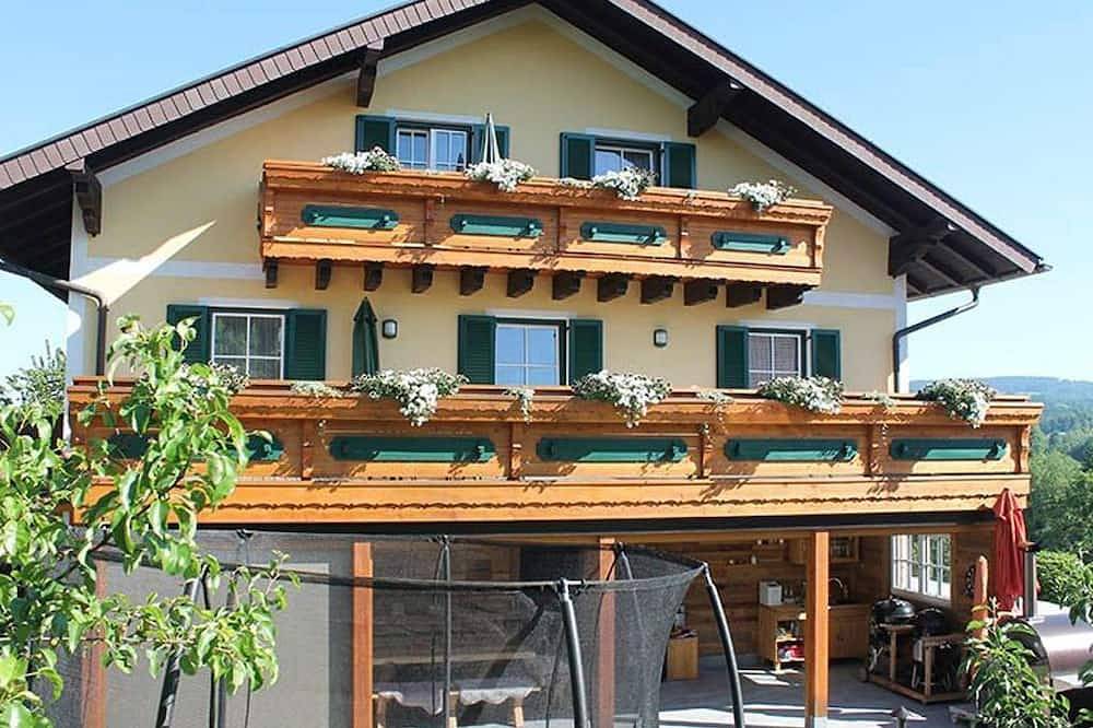 Ganze Wohnung, Ferienwohnung Guten Morgen Sonne 2. Stock - Pension Winter Am Irrsee in Irrsee