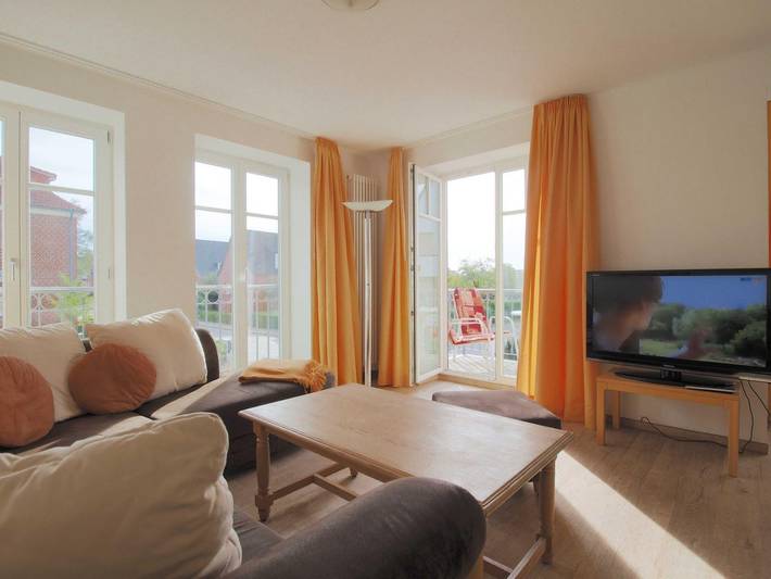Ganze Wohnung, Komfortable 68m² Ferienwohnung mit Balkon und Wlan für 4 Personen in Warnemünde Strand, Rostock