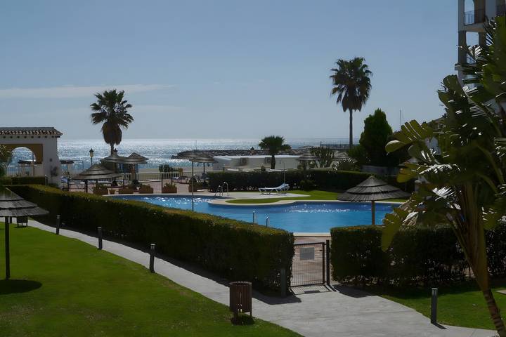 Apartamento entero, Apartamento en el Puerto de la Duquesa en primera línea de playa in Puerto de la Duquesa, Manilva