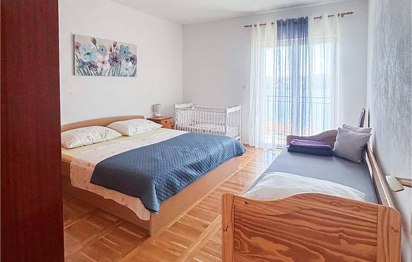 Ganze Ferienwohnung, Apartment am Meer mit Terrasse, WLAN und Parkplatz in Necujam in Necujam, Solta