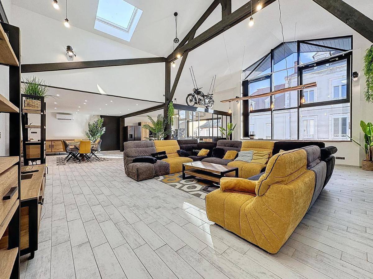 Appartement entier, Loft Spa Sauna 10 personnes Centre ville in Montluçon, Région de Montluçon