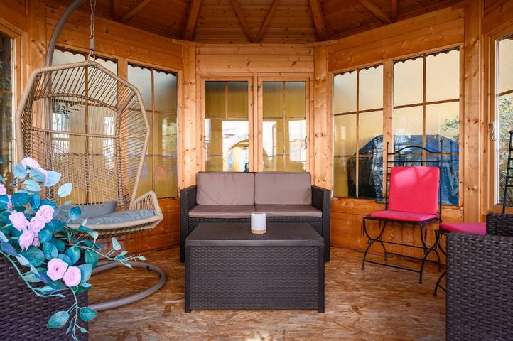 Bed and Breakfast 'Demeure D'antan - Chambre Esmeralda' with Shared Terrace, Shared Garden and Wi-Fi in Beblenheim, Ribeauvillé region
