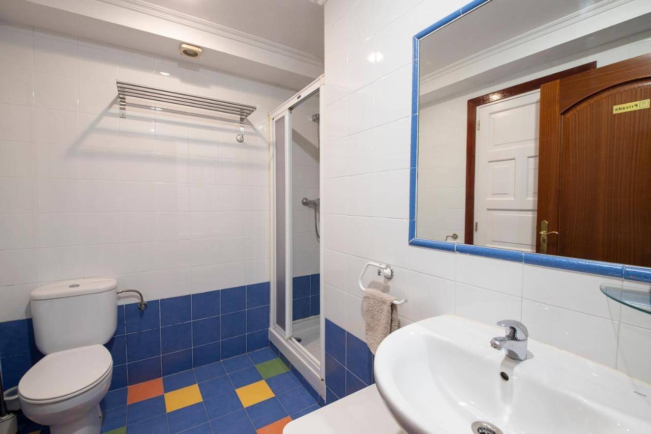 Twin Room with Private Bathroom in Playa de la Concha, San Sebastián
