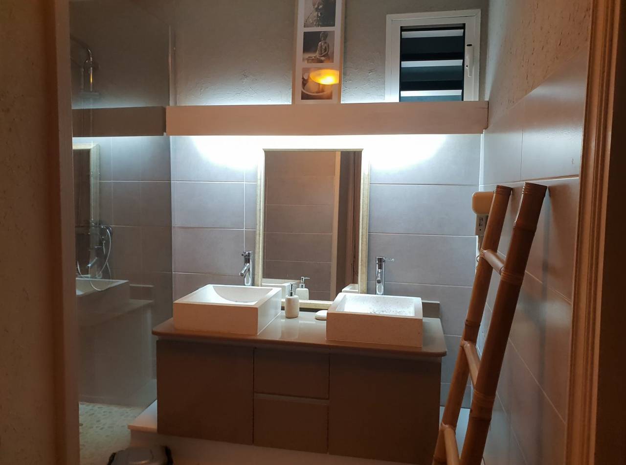 Appartement entier, Gîte vue mer panoramique, piscine et plage privée in Saint-François, Guadeloupe