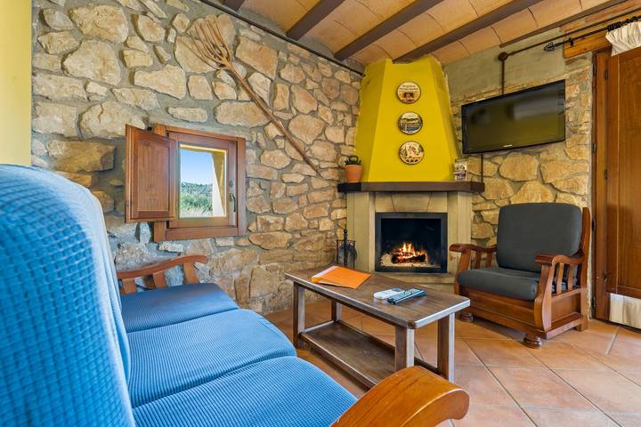 Ferienhaus "Mas De Lorena" mit Bergblick, Gemeinschaftspool und Wlan in Flix, Terres de l'Ebre