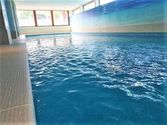 Gîte pour 15 personnes, avec jacuzzi et jardin ainsi que piscine et sauna à Désertines (Allier)