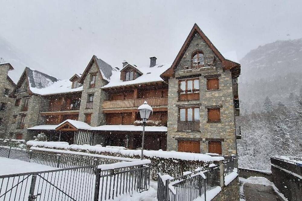 Entire apartment, Casa Telera - tucasaenlospirineos in Escarrilla, Sallent de Gállego